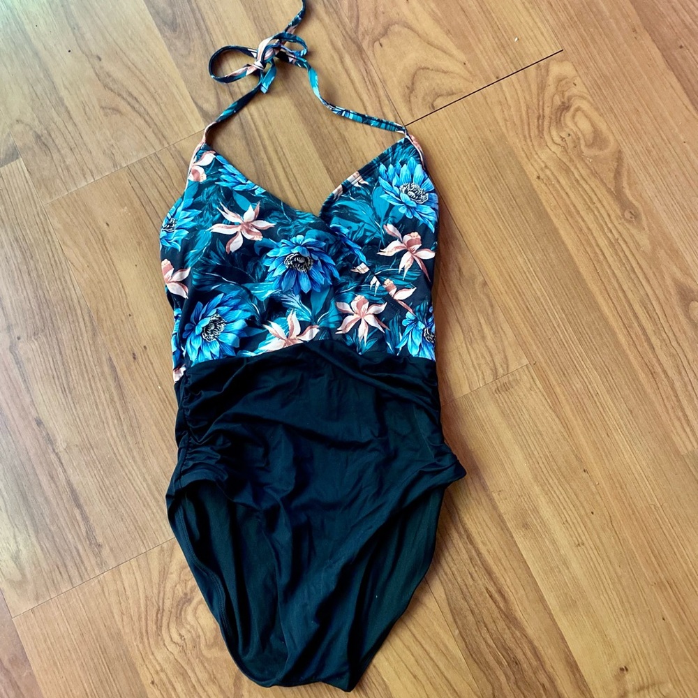 NWT ♥️🤱🏻BREAST FEEDING SWIMSUIT 🤱🏻♥️